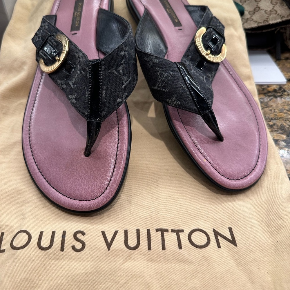 Louis Vuitton logo black jean thong sandals (new without tags) EU 38 / US 8-8.5